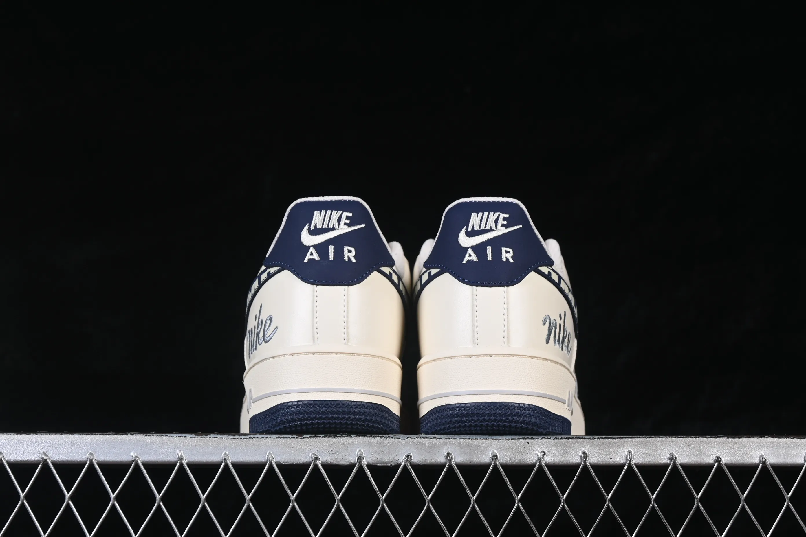 All categories Nk Air Force 1 Air Force series Nk Air Force 1 Low Air Force low-top Nike Air Force 1'07 Low Milky white and blue stitching Air Force 1 low-top casual sneakers NH0601-580
